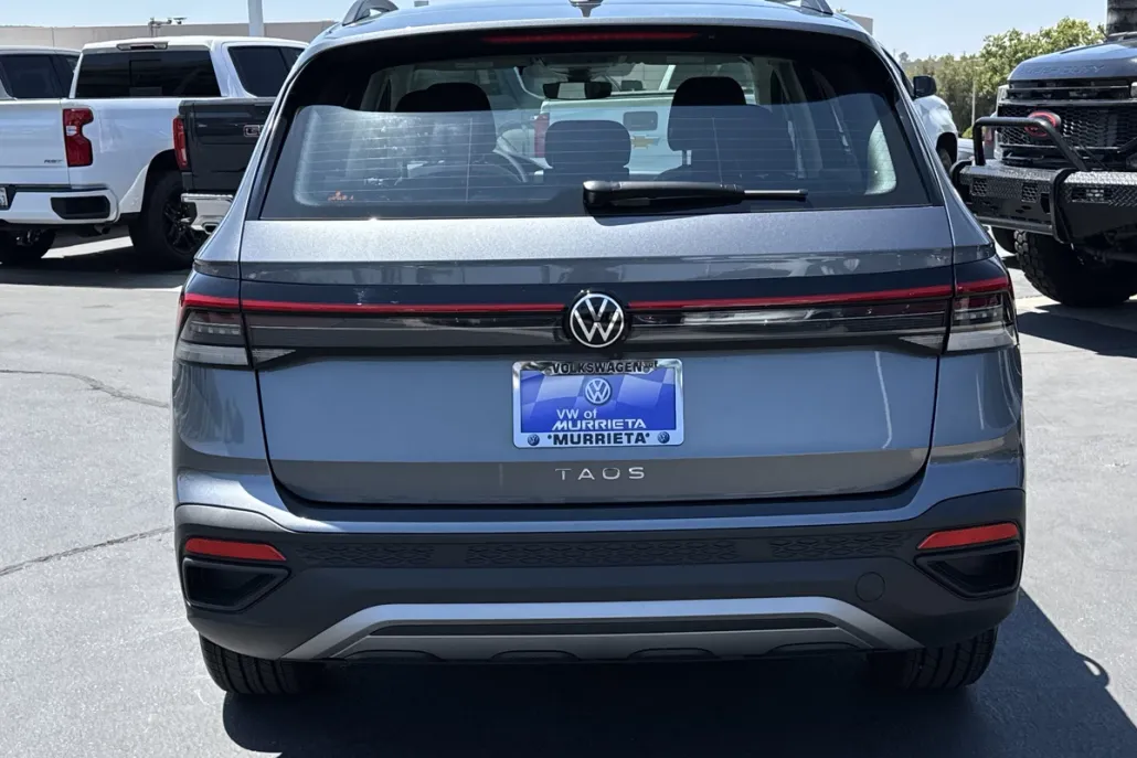 2025 Volkswagen Taos S photo 1