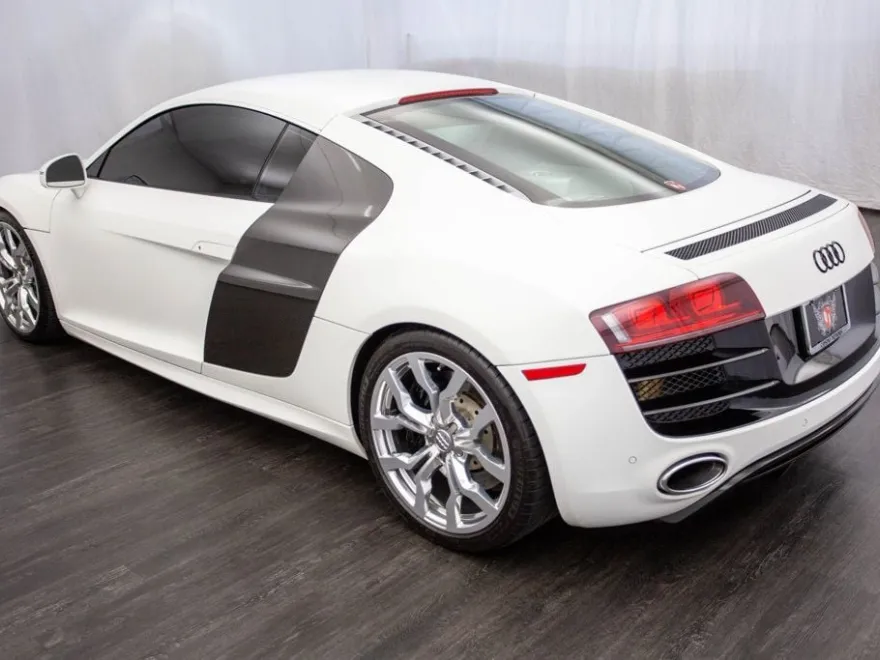 2011 Audi R8 5.2 photo 12