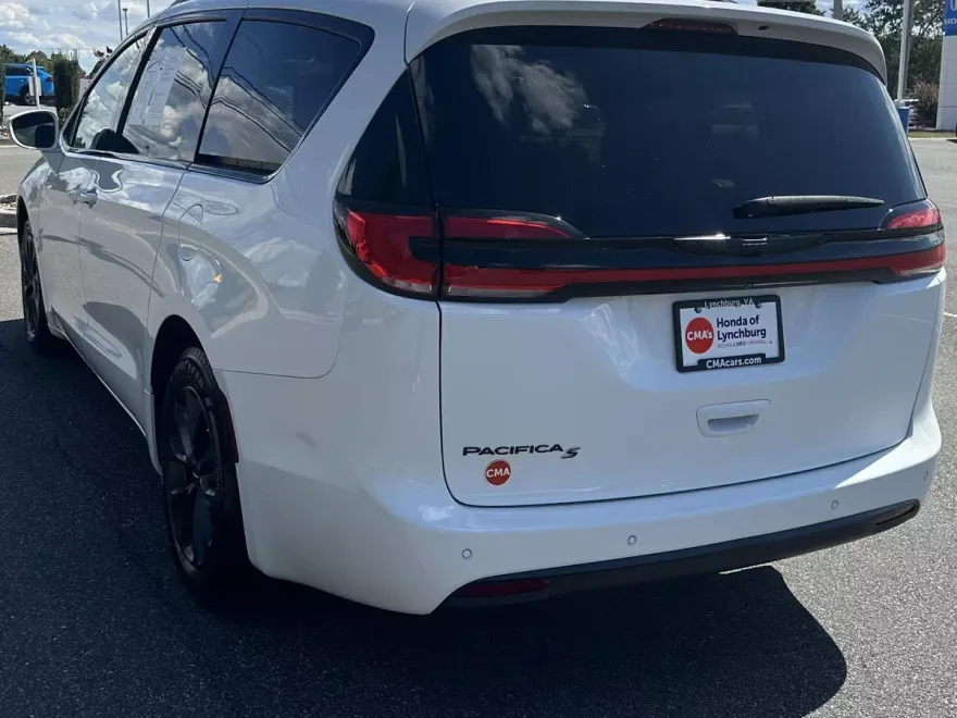 2021 Chrysler Pacifica Touring L photo 1