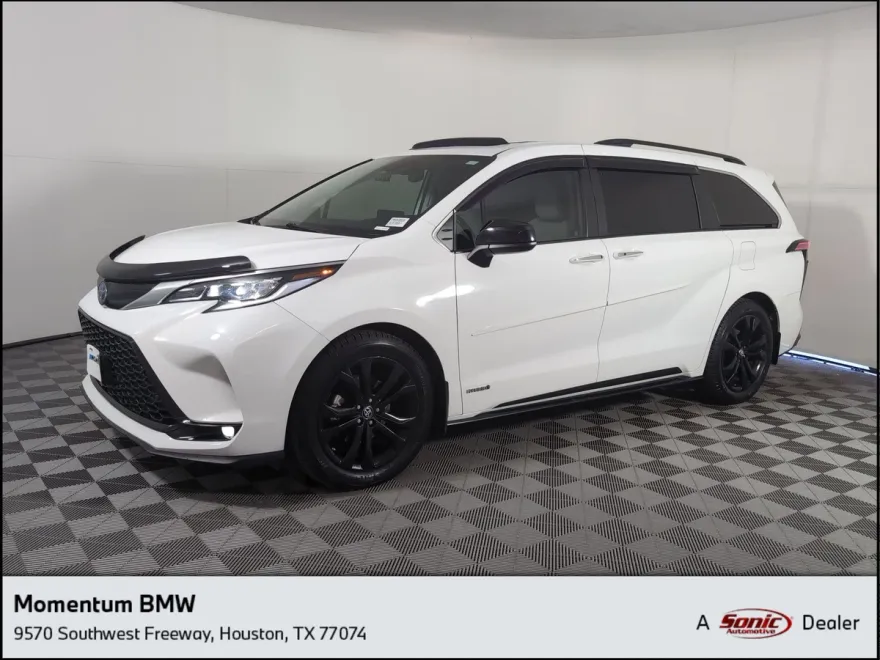2021 Toyota Sienna XSE photo 1