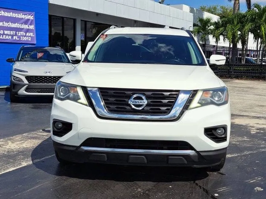 2018 Nissan Pathfinder SV photo 1