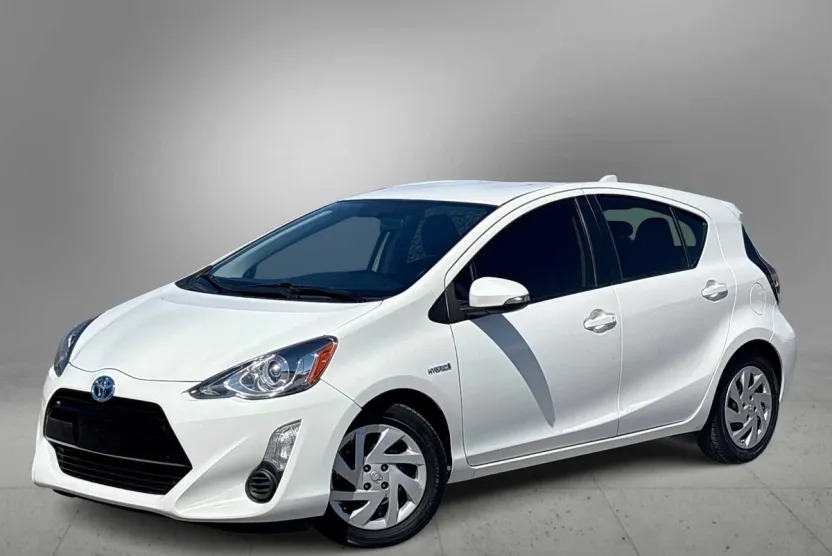 2015 Toyota Prius Four photo 1