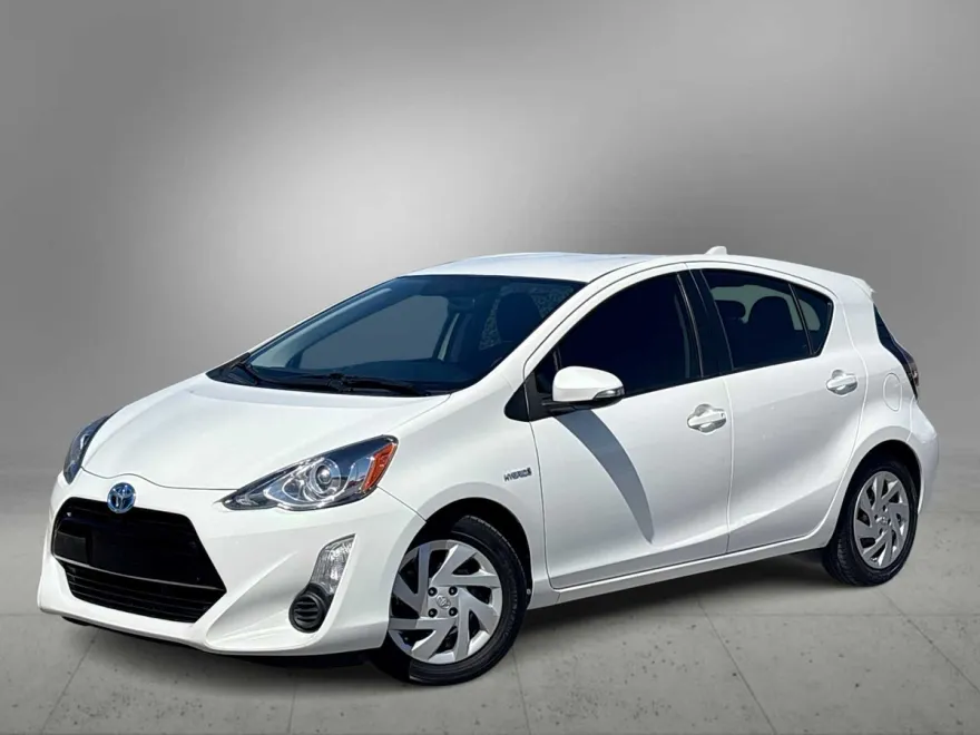 2015 Toyota Prius Four photo 1