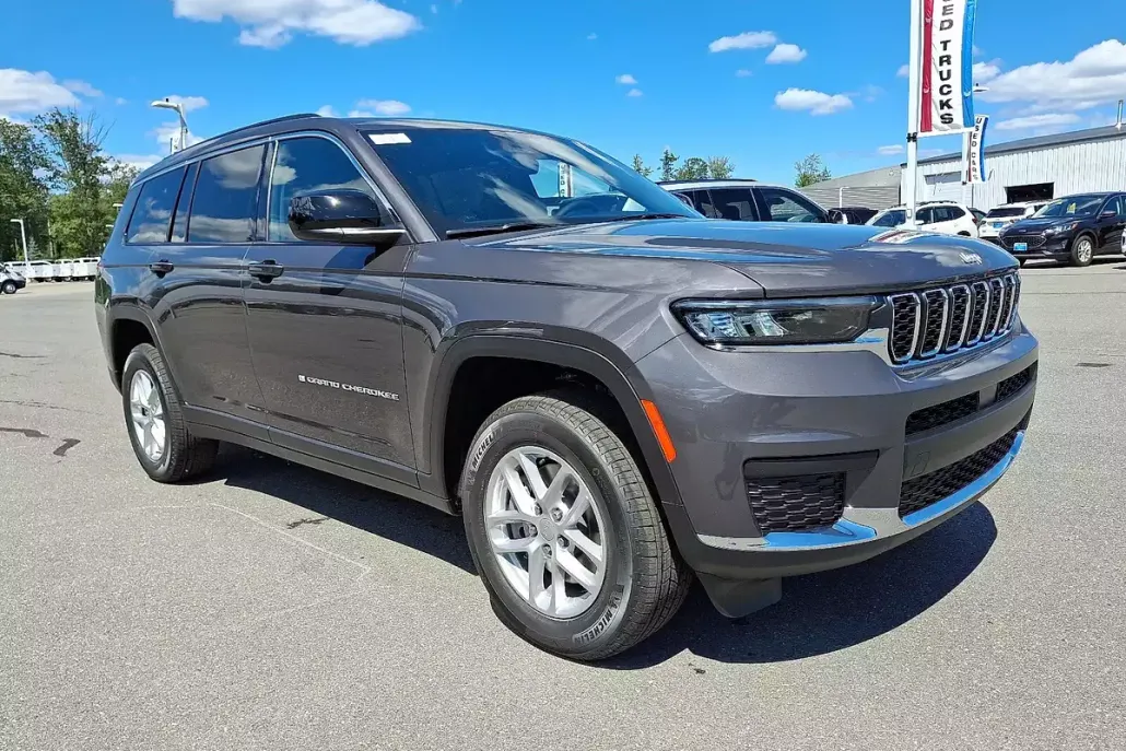 2025 Jeep Grand Cherokee Laredo photo 1
