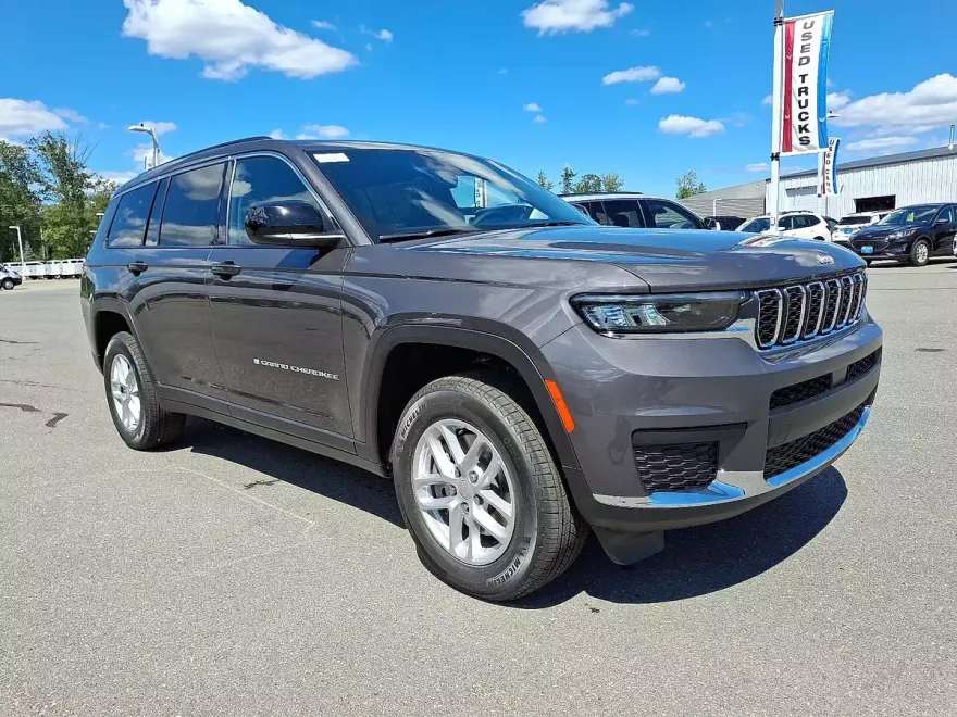 2025 Jeep Grand Cherokee Laredo photo 1