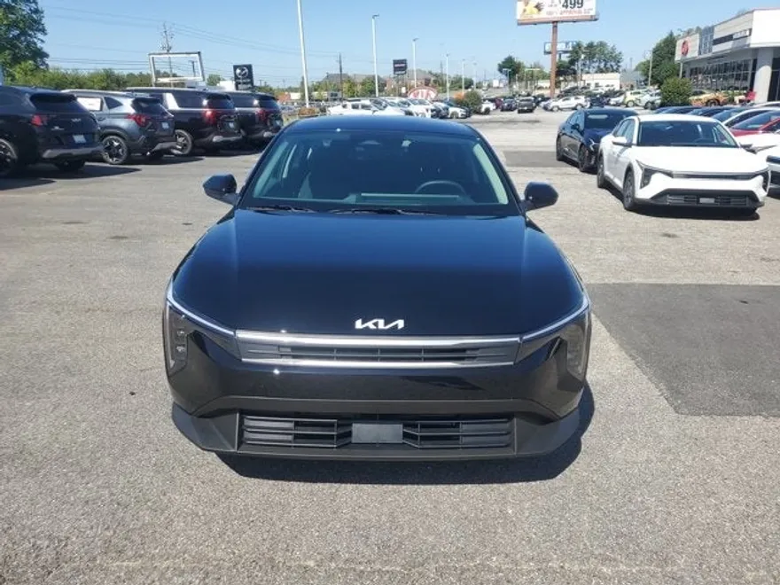 2025 Kia K4 LXS photo 1