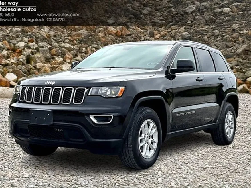 2019 Jeep Grand Cherokee Laredo E photo 1