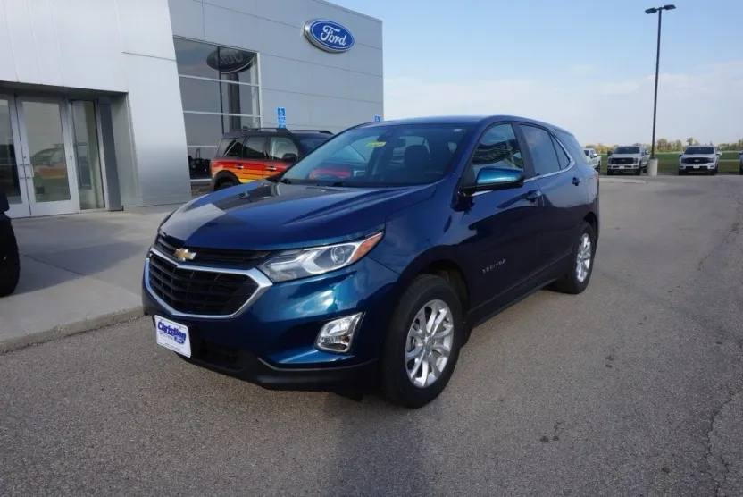 2021 Chevrolet Equinox LT photo 1