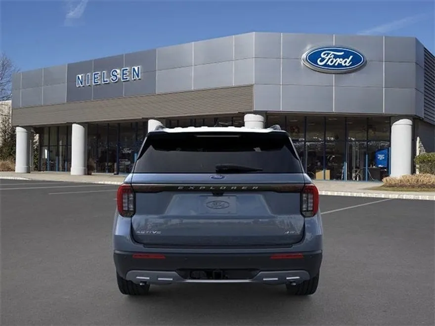 2025 Ford Explorer photo 1