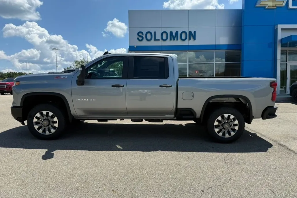 2025 Chevrolet Silverado 2500HD Custom photo 1