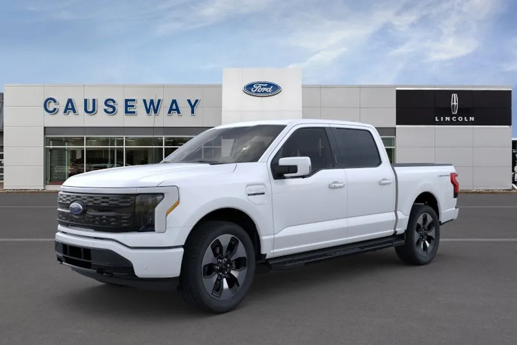 2023 Ford F-150 Lightning Platinum photo 1