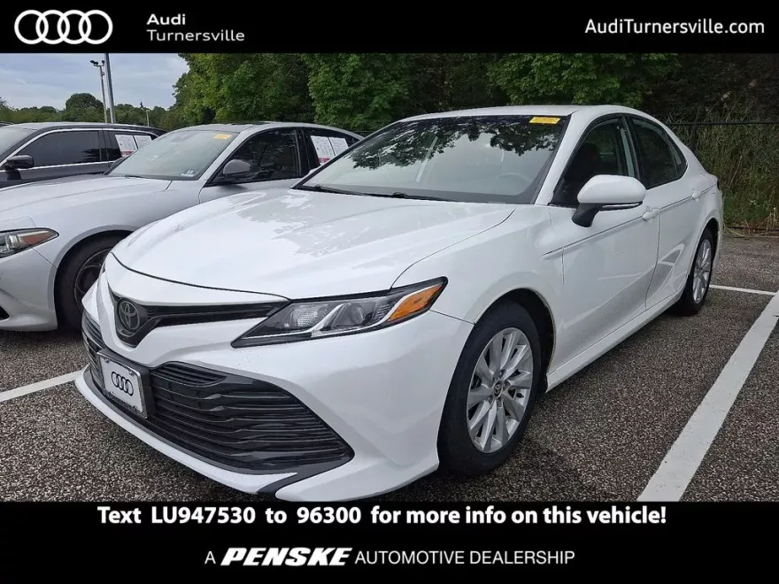 2020 Toyota Camry LE photo 1