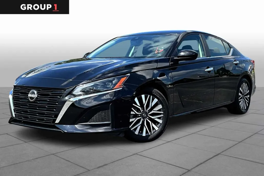 2023 Nissan Altima 2.5 SV photo 1