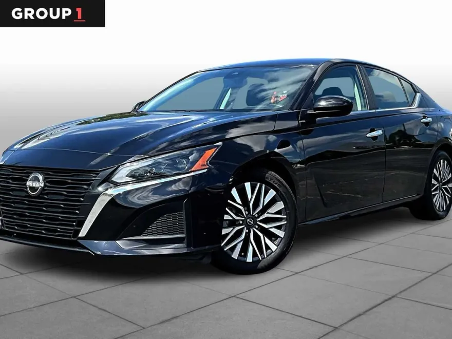 2023 Nissan Altima 2.5 SV photo 1