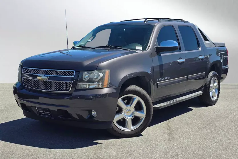 2011 Chevrolet Avalanche LS photo 1