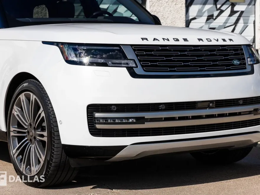 2023 Land Rover New Range Rover SE photo 1