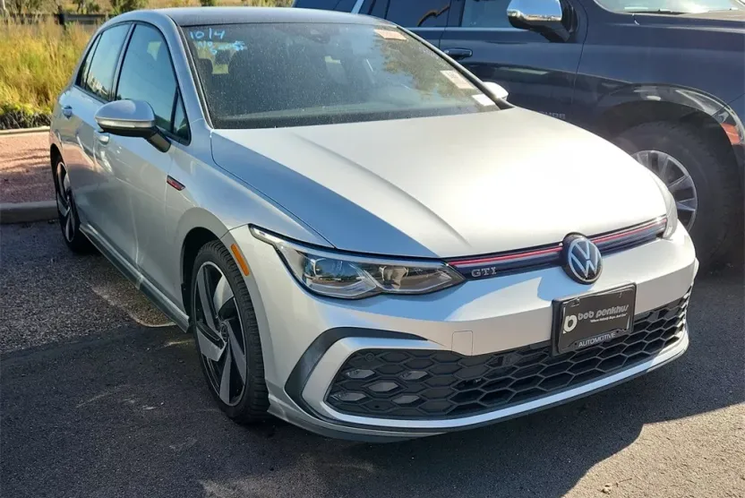 2022 Volkswagen Golf GTI SE photo 1