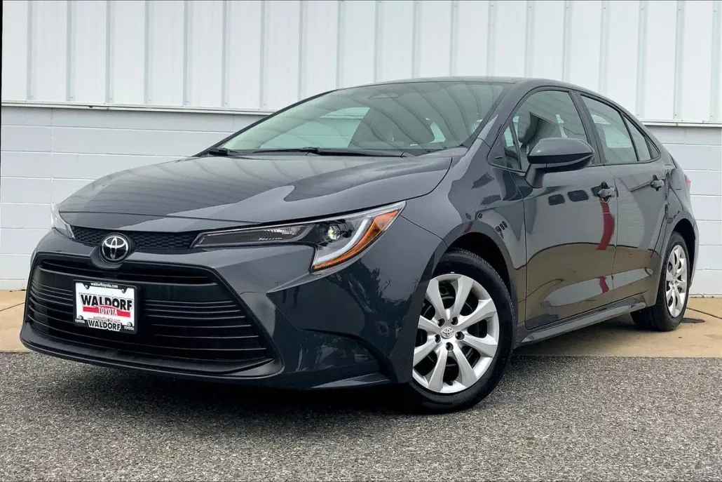 2025 Toyota Corolla LE photo 1