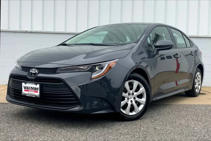 2025 Toyota Corolla LE photo 1