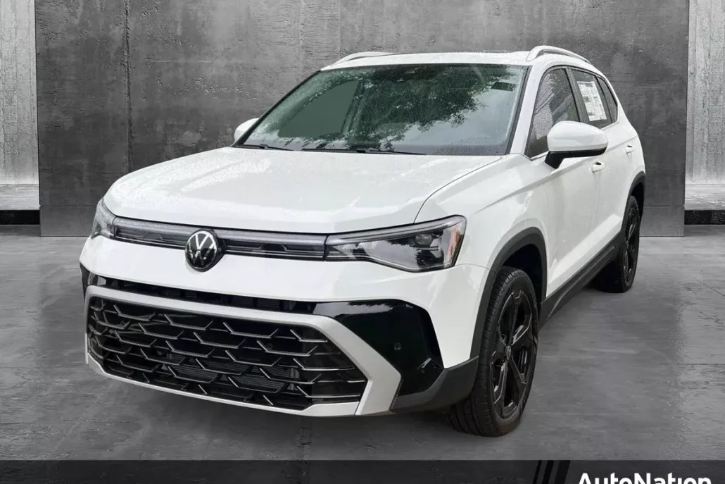 2025 Volkswagen Taos SEL photo 1