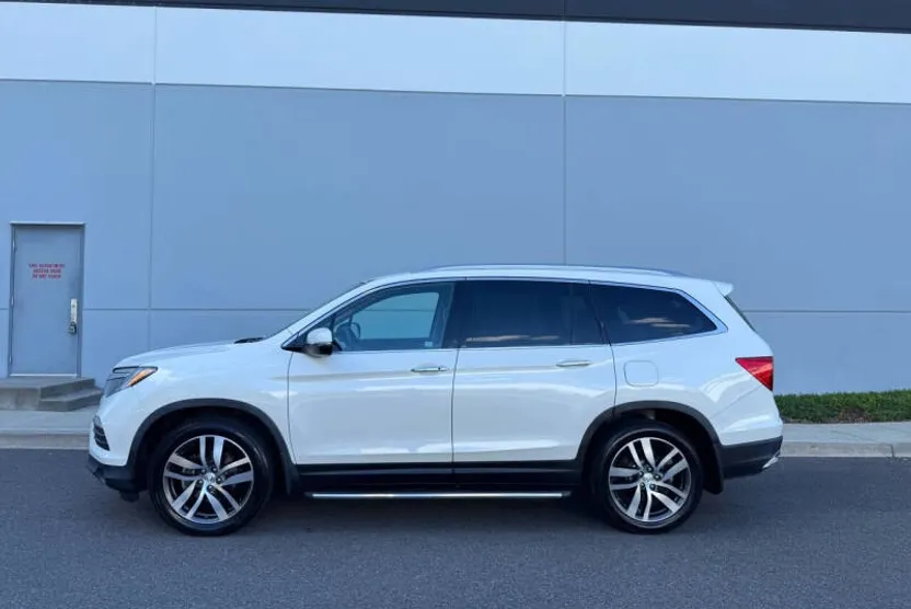 2016 Honda Pilot Touring photo 1