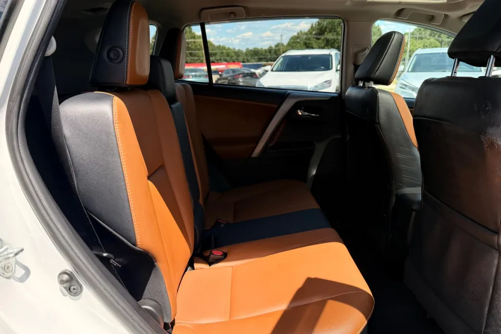 2018 Toyota RAV4 Platinum photo 1