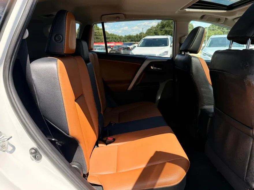 2018 Toyota RAV4 Platinum photo 1