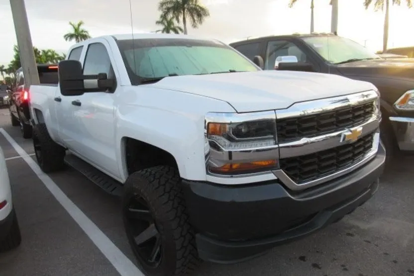 2018 Chevrolet Silverado 1500 photo 1