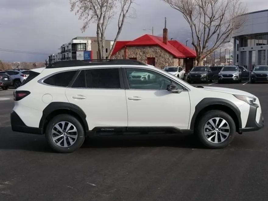 2025 Subaru Outback Premium photo 1