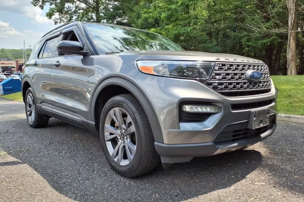 2022 Ford Explorer XLT photo 1