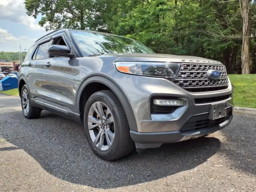 2022 Ford Explorer XLT photo 1