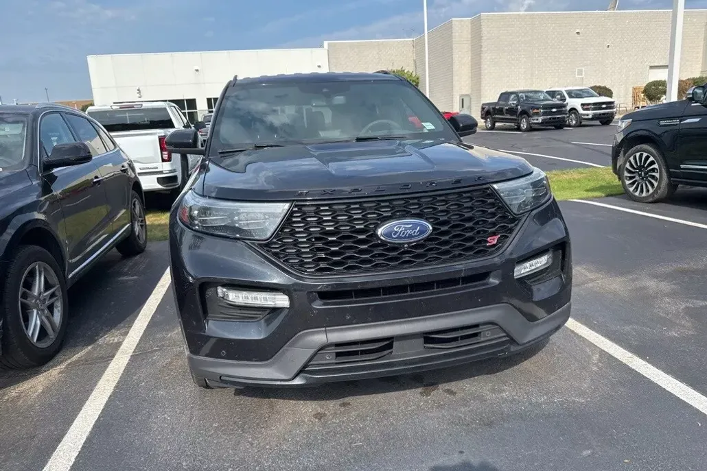 2020 Ford Explorer ST photo 1