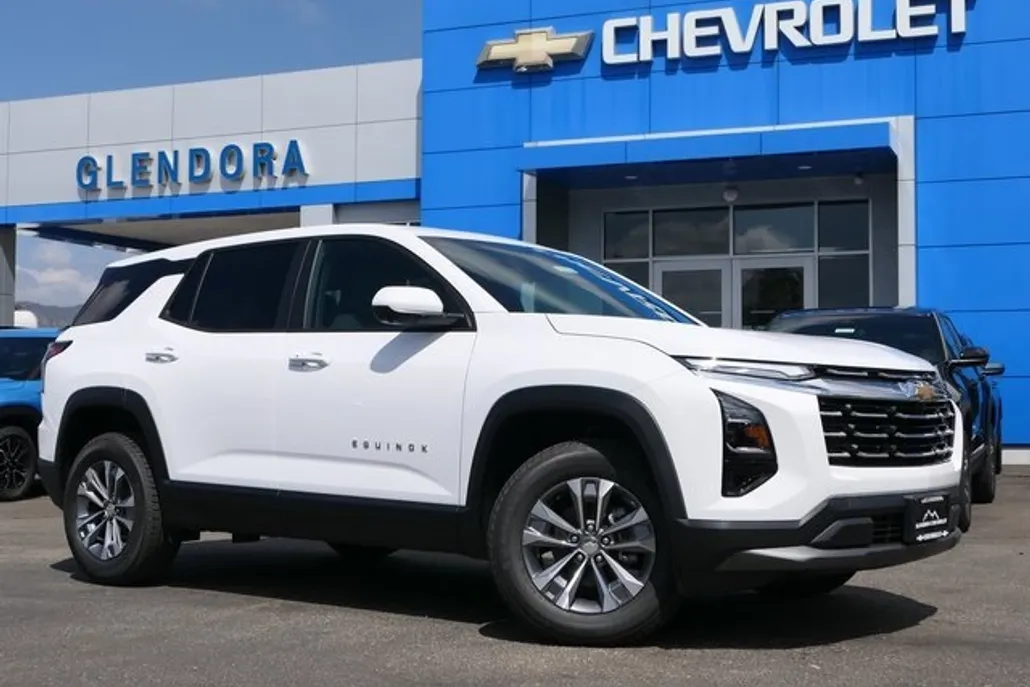 2026 Chevrolet Equinox LT photo 1
