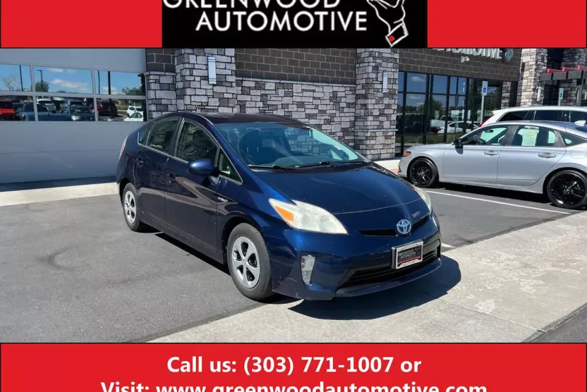 2012 Toyota Prius Four photo 1