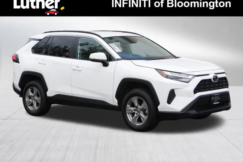 2023 Toyota RAV4 XLE photo 1