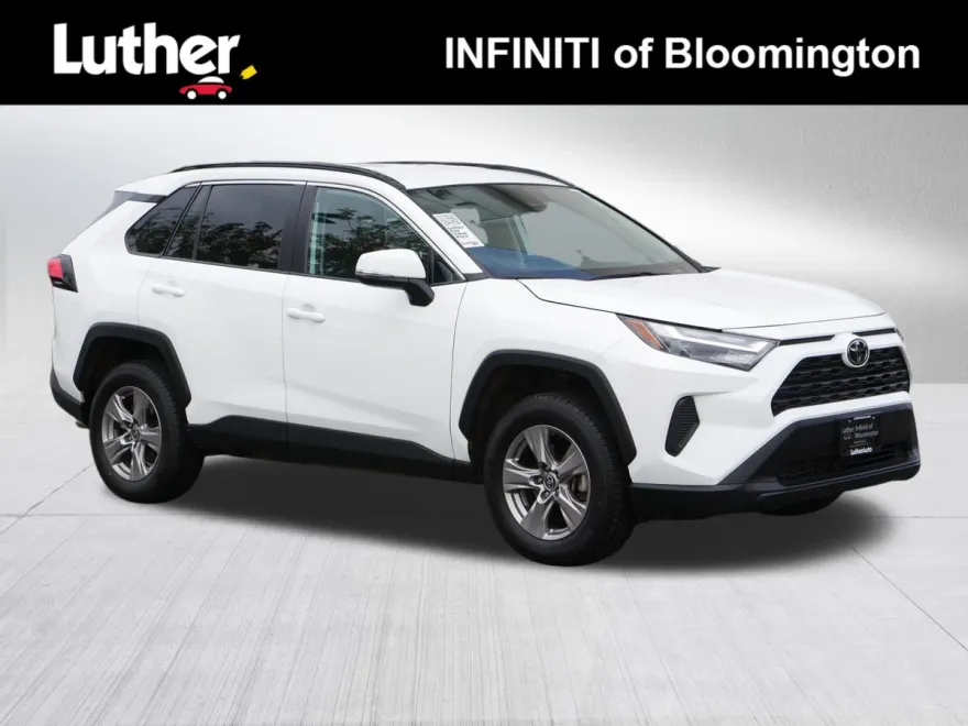2023 Toyota RAV4 XLE photo 1