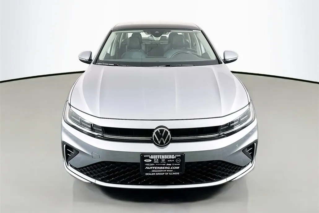2025 Volkswagen Jetta SEL photo 1
