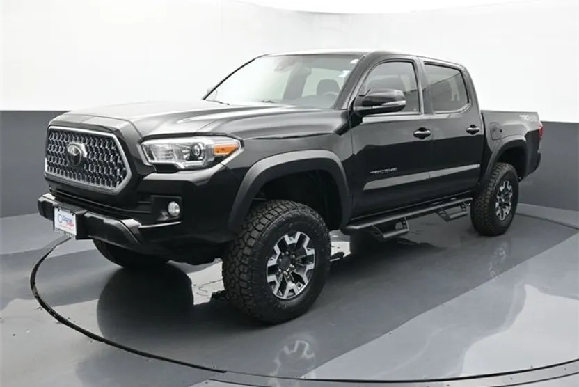 2019 Toyota Tacoma TRD Off-Road V6 photo 1