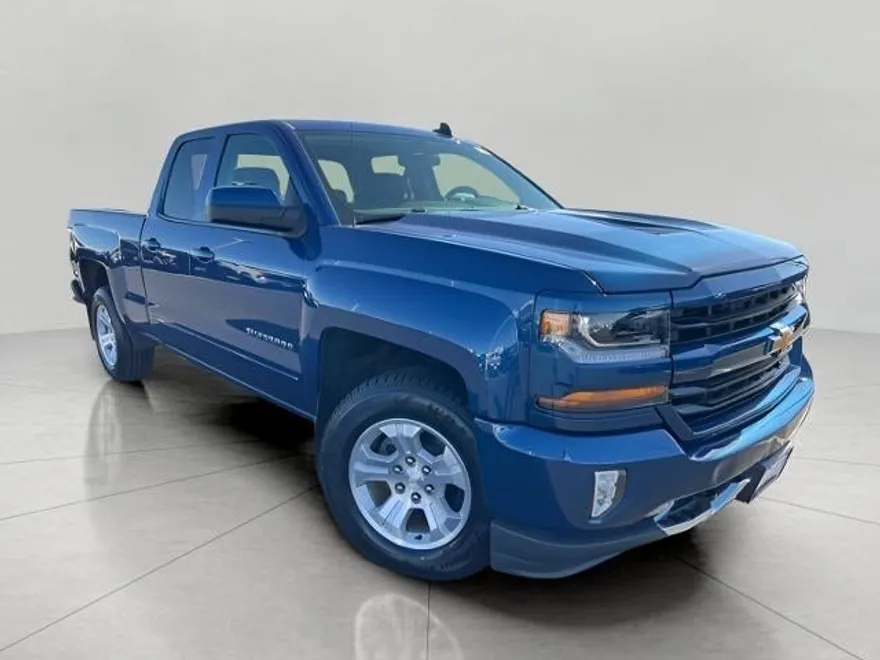 2018 Chevrolet Silverado LT photo 1