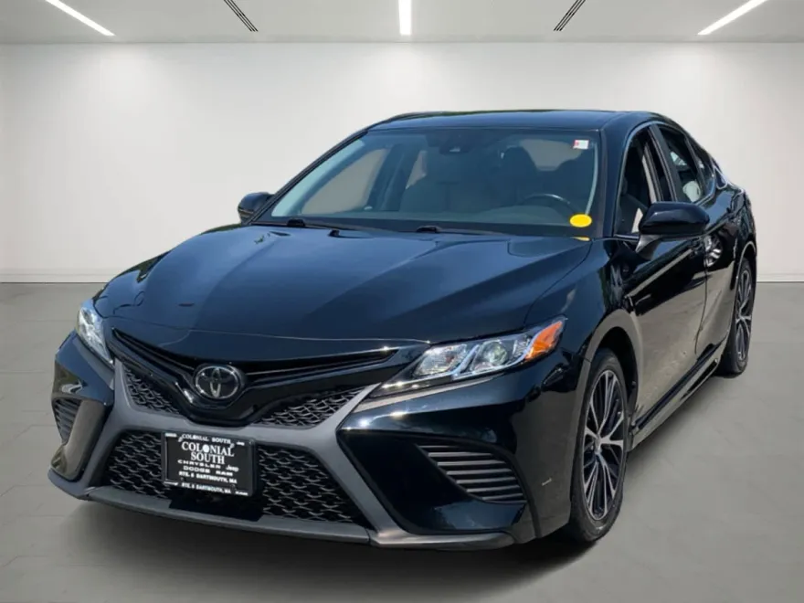 2020 Toyota Camry SE photo 1