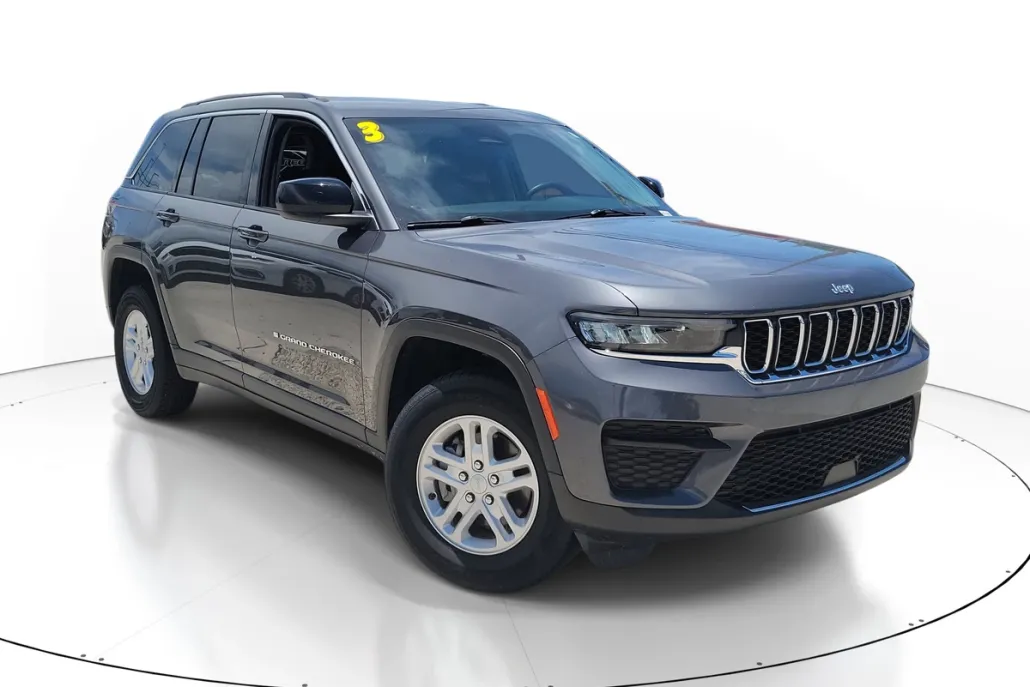 2023 Jeep Grand Cherokee Laredo photo 1