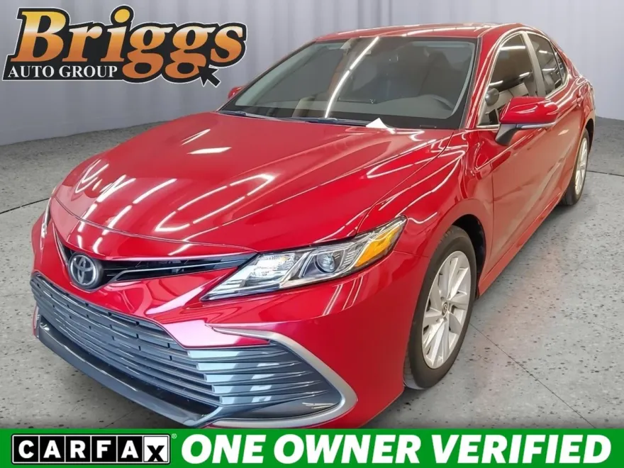 2023 Toyota Camry LE photo 1