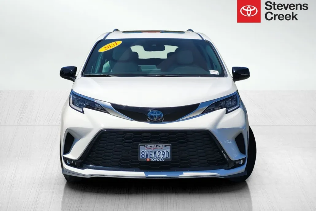 2021 Toyota Sienna XSE photo 1