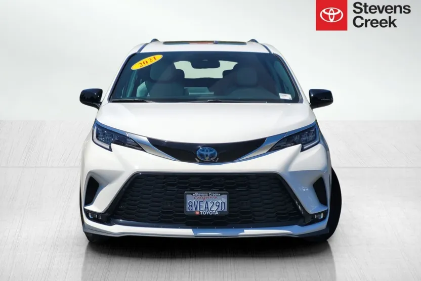 2021 Toyota Sienna XSE photo 1