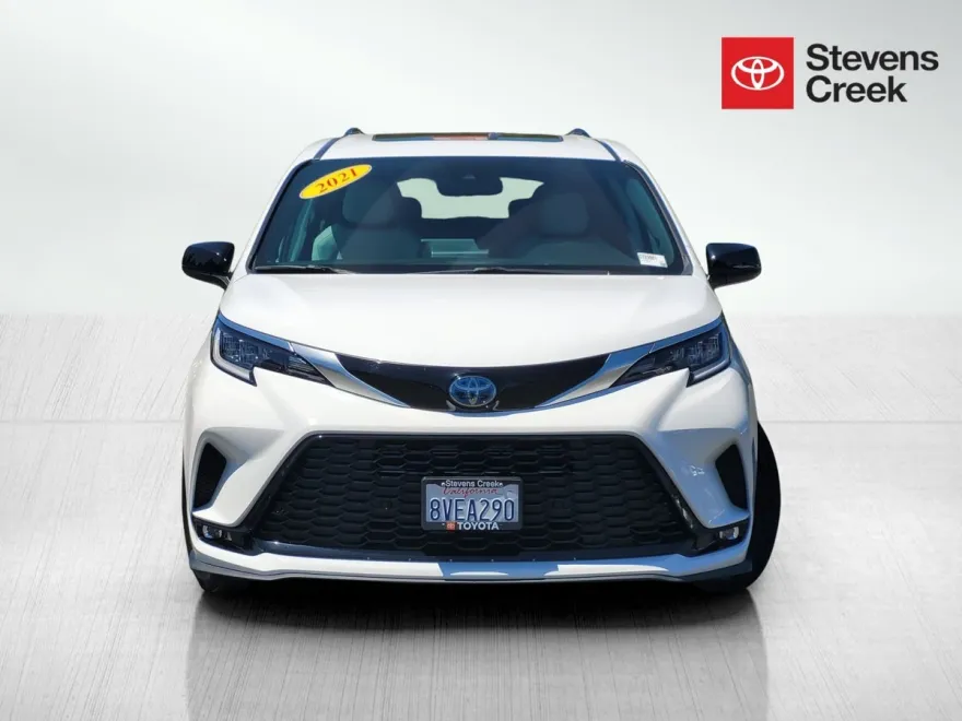 2021 Toyota Sienna XSE photo 1