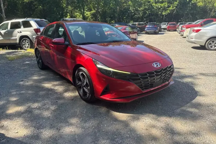 2023 Hyundai Elantra SEL photo 1
