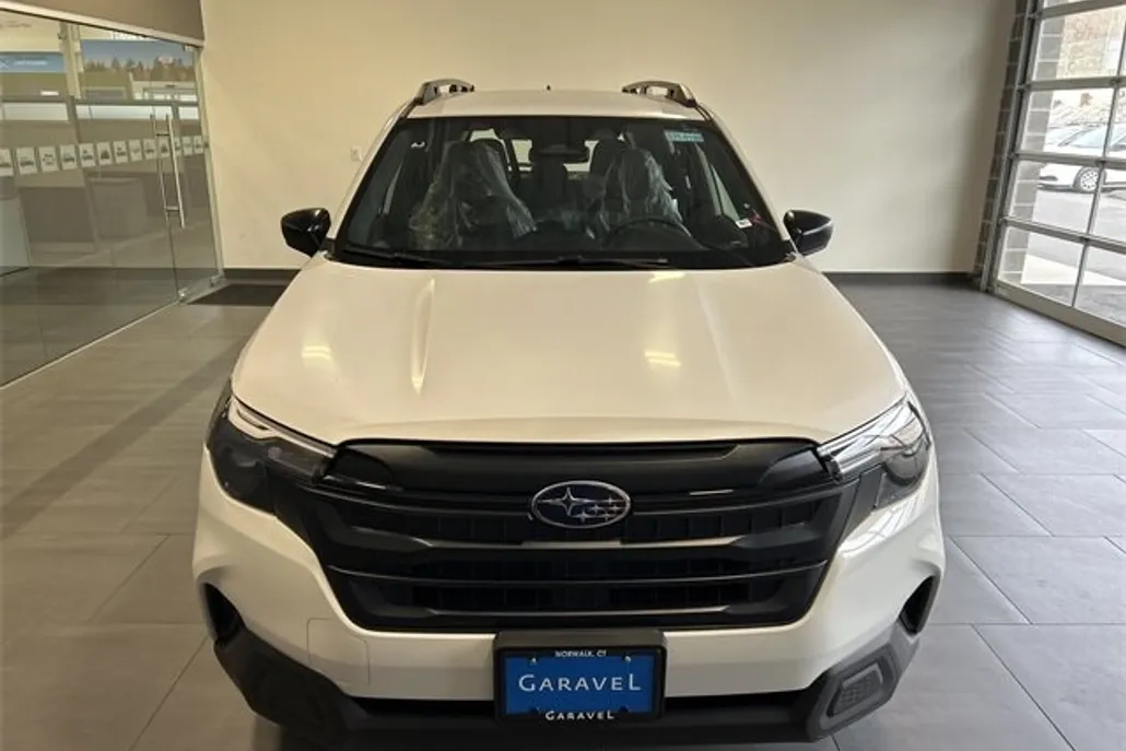 2025 Subaru Forester Base photo 1