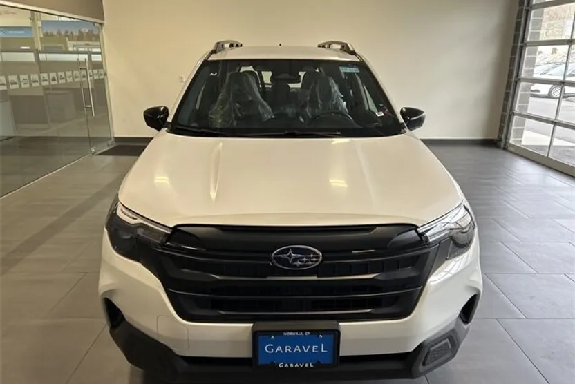 2025 Subaru Forester Base photo 1