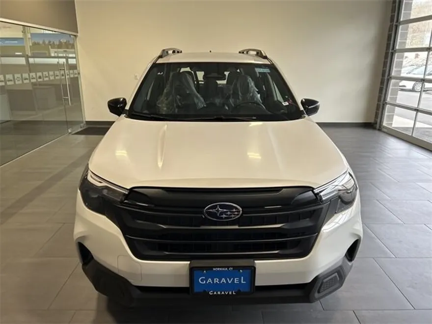 2025 Subaru Forester Base photo 1