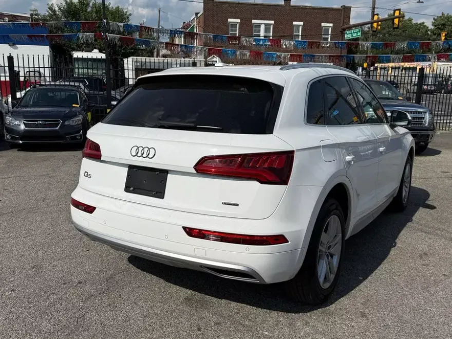 2020 Audi Q5 Premium 45 TFSI photo 1